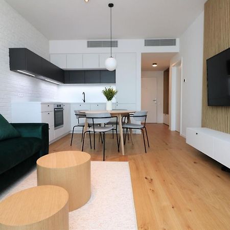 Sky Park New 1-Bedroom Apartment Bratislava Esterno foto