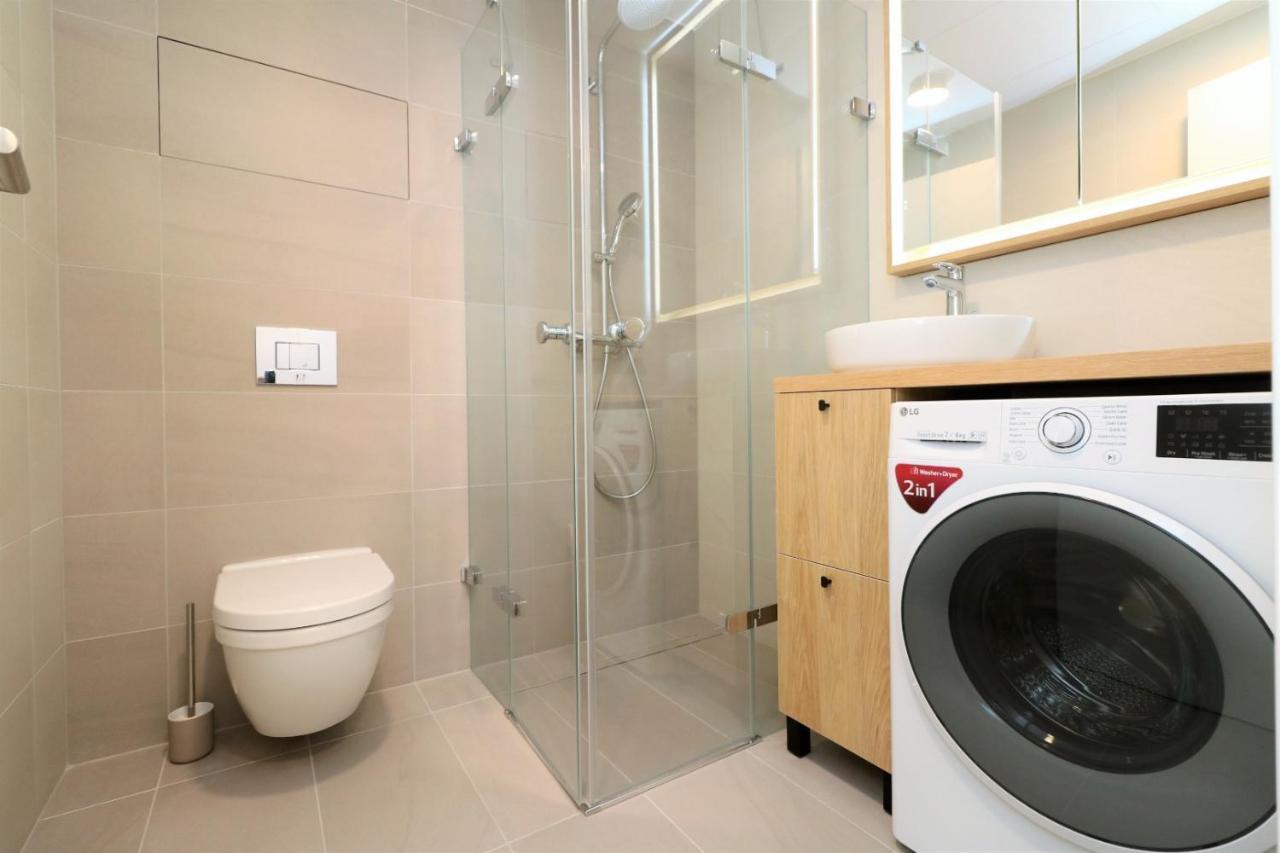 Sky Park New 1-Bedroom Apartment Bratislava Esterno foto